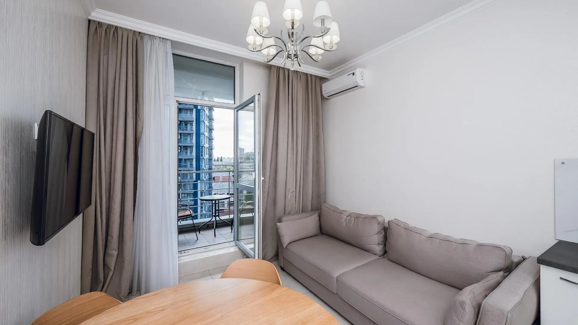Petrovdom Apartments 8-182 In Rc Central Park, 7 John Mccain Street 基輔