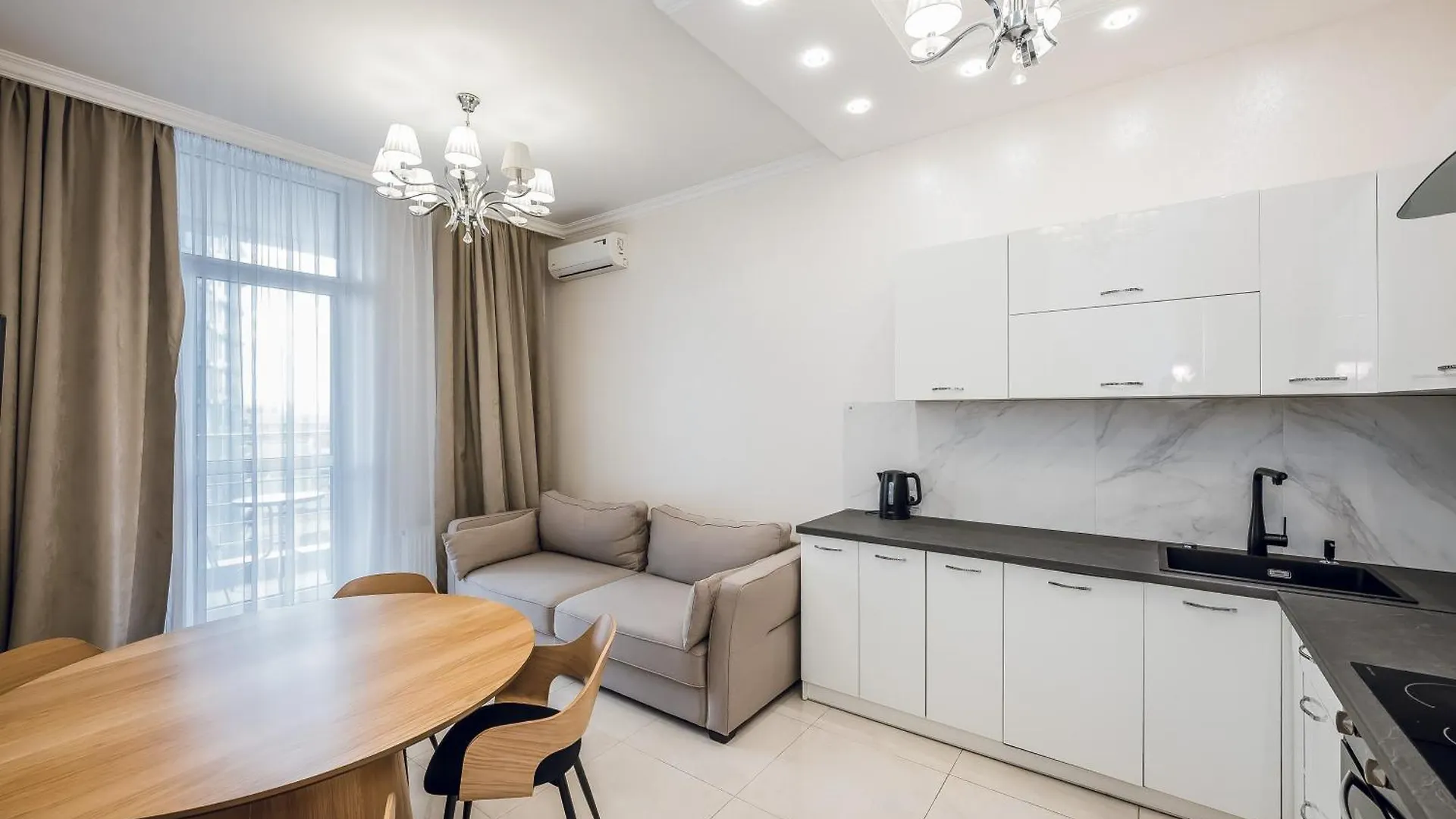 Petrovdom Apartments 8-182 In Rc Central Park, 7 John Mccain Street 基輔